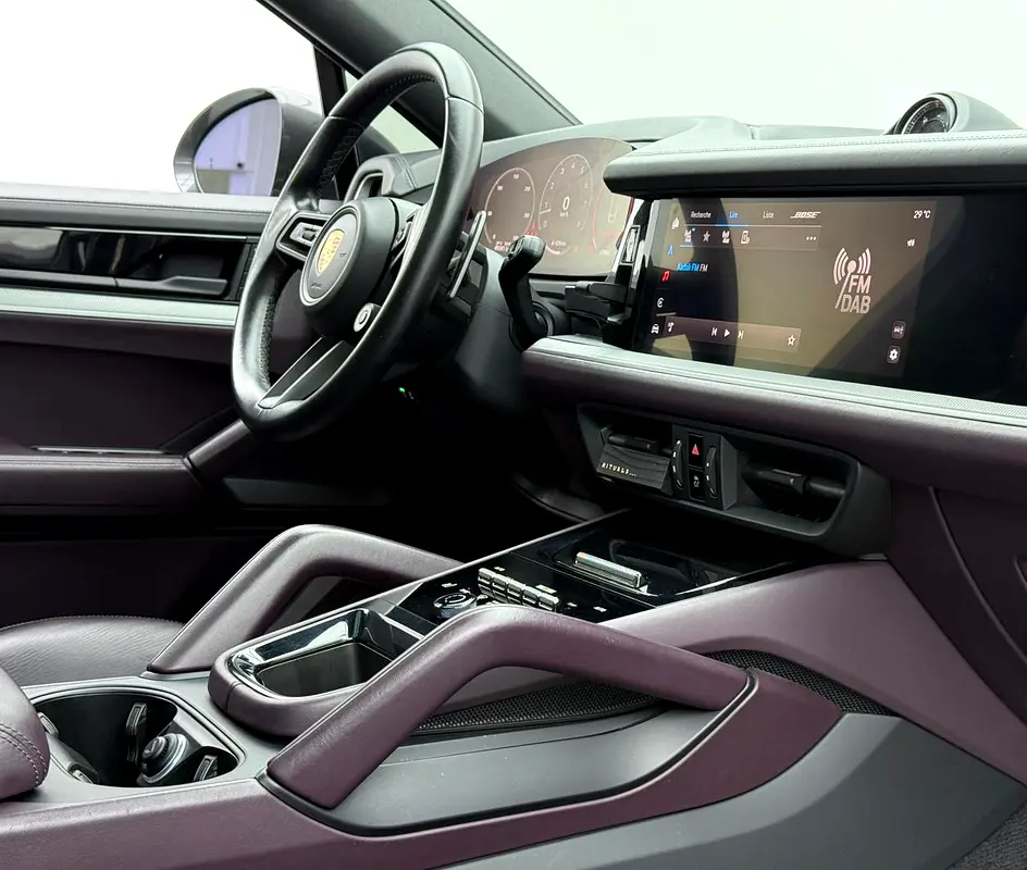 PORSCHE Cayenne S 2024 - photo 7 - Import Émirats | International Cars