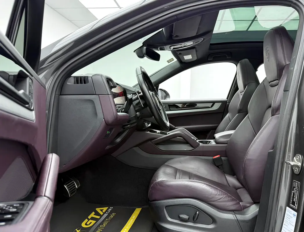 PORSCHE Cayenne S 2024 - photo 8 - Import Émirats | International Cars