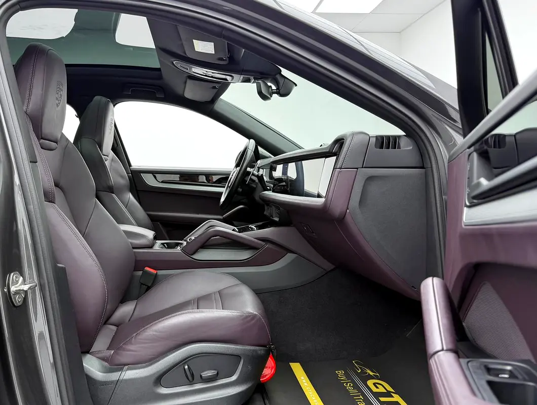 PORSCHE Cayenne S 2024 - photo 9 - Import Émirats | International Cars