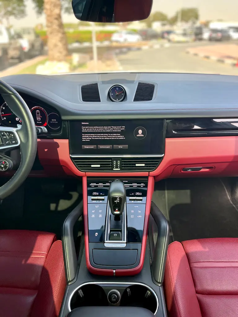 PORSCHE Cayenne Standard 2023 - photo 11 - Import Émirats | International Cars