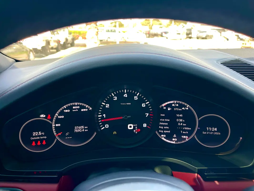 PORSCHE Cayenne Standard 2023 - photo 9 - Import Émirats | International Cars