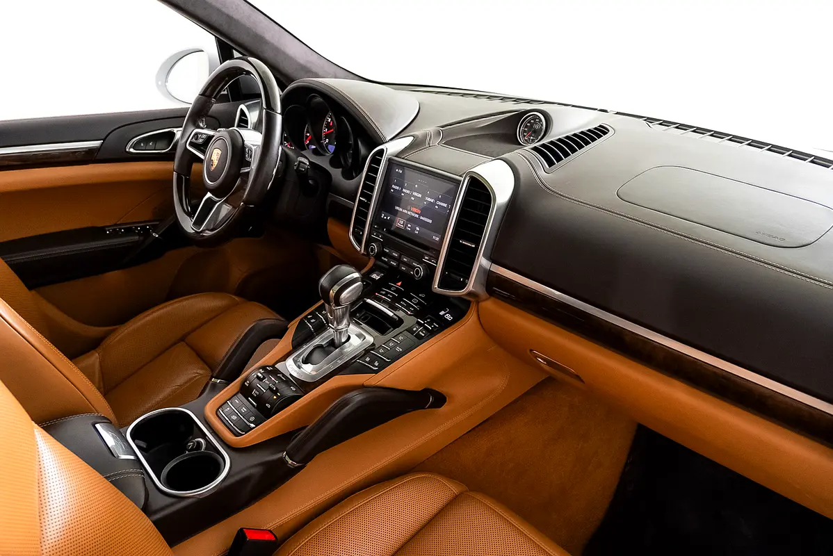 PORSCHE Cayenne GTS 2017 - photo 11 - Import Émirats | International Cars