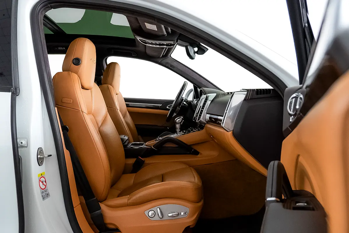 PORSCHE Cayenne GTS 2017 - photo 8 - Import Émirats | International Cars