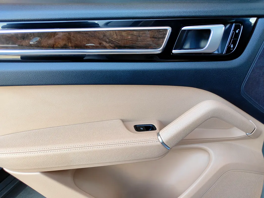 PORSCHE Cayenne Standard 2018 - photo 11 - Import Émirats | International Cars