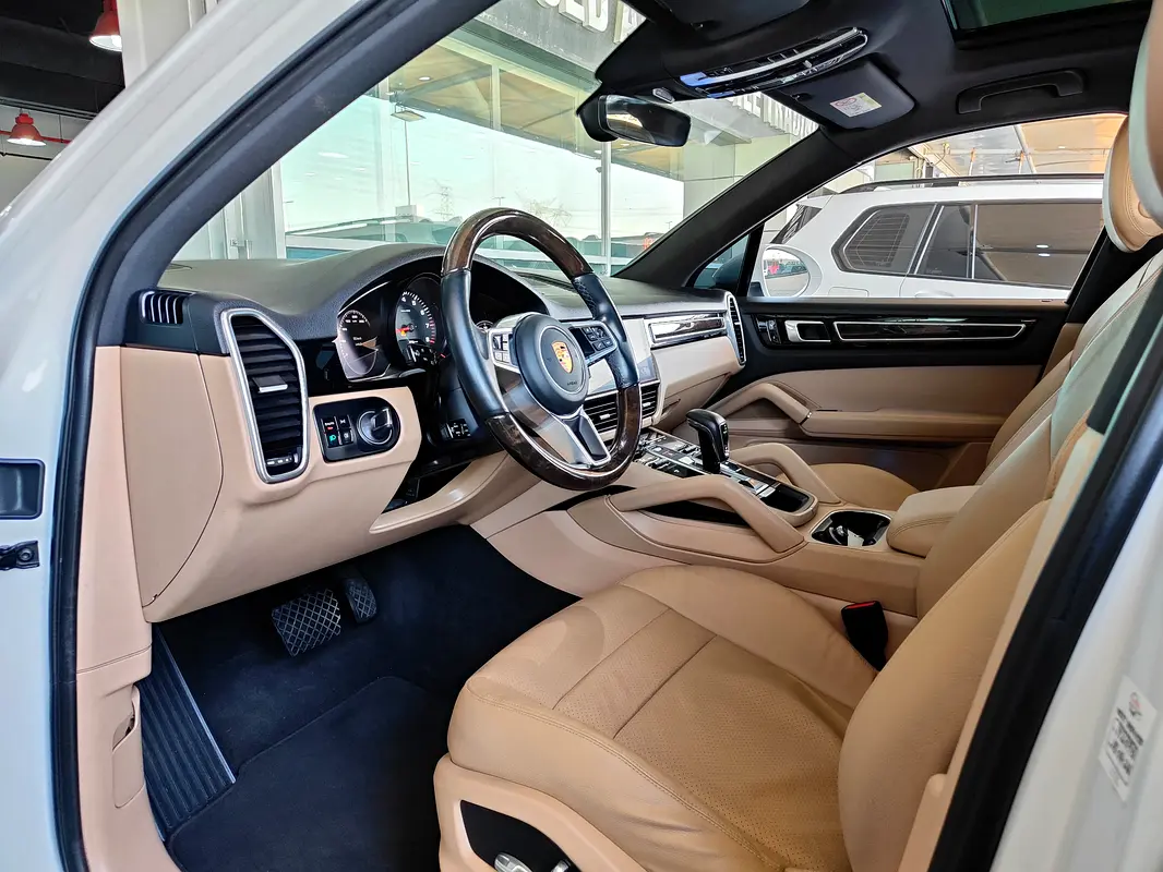 PORSCHE Cayenne Standard 2018 - photo 12 - Import Émirats | International Cars