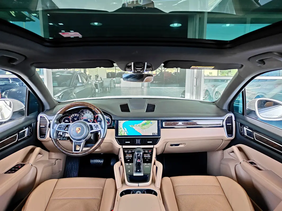 PORSCHE Cayenne Standard 2018 - photo 9 - Import Émirats | International Cars
