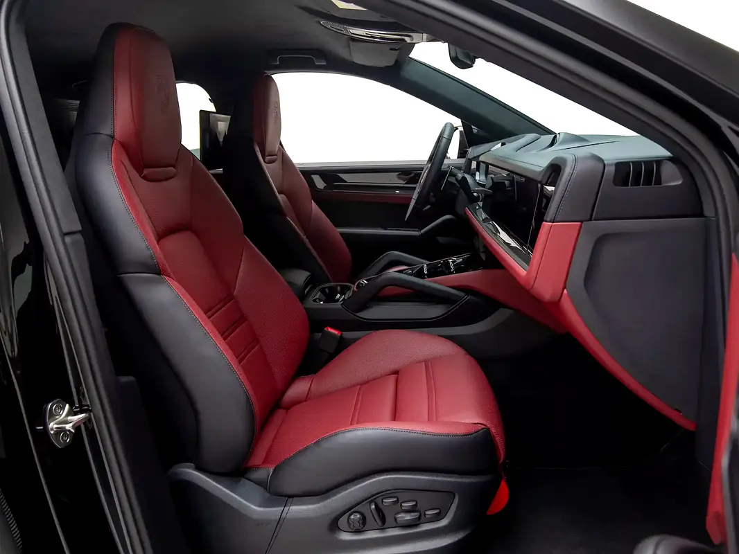 PORSCHE Cayenne Turbo GT 2024 - photo 11 - Import Émirats | International Cars