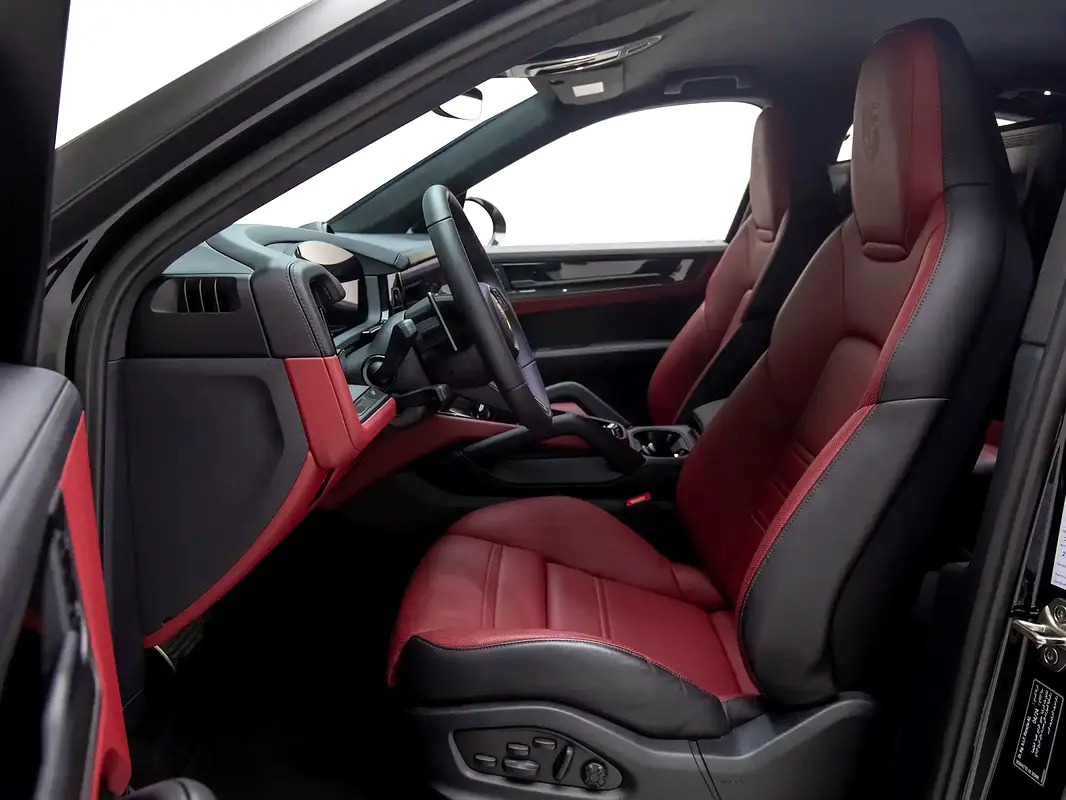 PORSCHE Cayenne Turbo GT 2024 - photo 9 - Import Émirats | International Cars