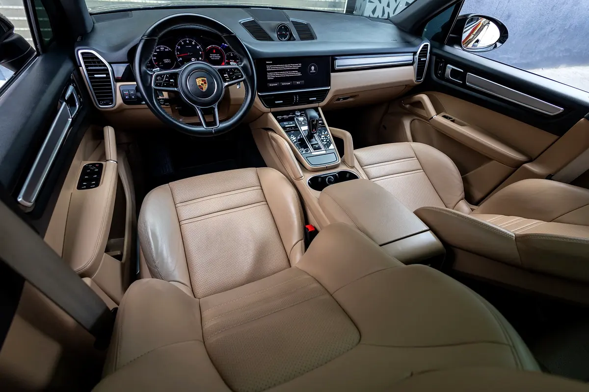 PORSCHE Cayenne E-Hybrid Platinum Edition 2022 - photo 12 - Import Émirats | International Cars