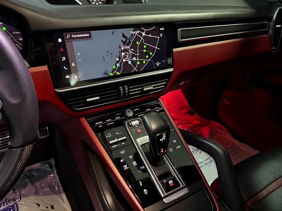 PORSCHE Cayenne GTS 2022 - photo 10 - Import Émirats | International Cars