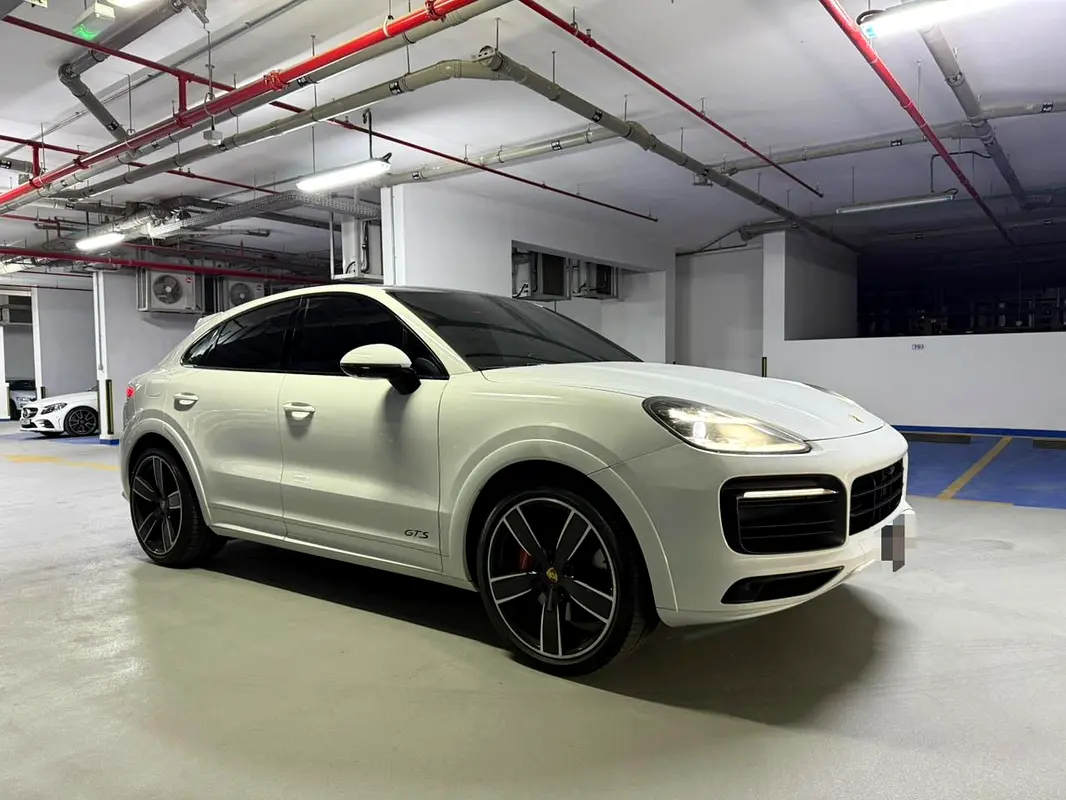 PORSCHE Cayenne GTS 2022 - photo 3 - Import Émirats | International Cars
