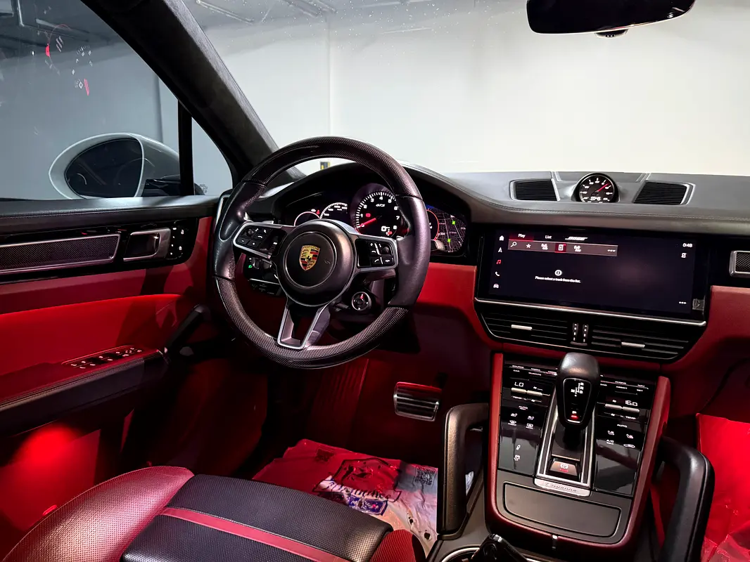 PORSCHE Cayenne GTS 2022 - photo 7 - Import Émirats | International Cars