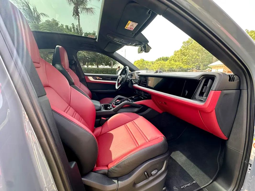 PORSCHE Cayenne Coupe 2024 - photo 11 - Import Émirats | International Cars