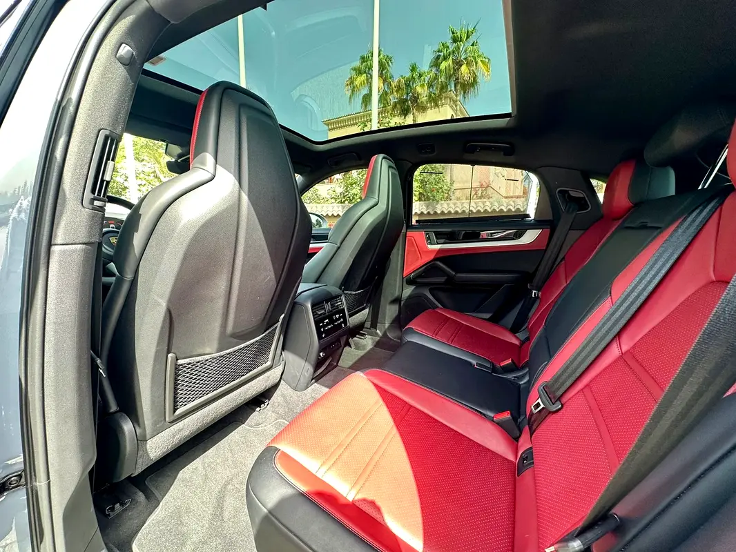 PORSCHE Cayenne Coupe 2024 - photo 12 - Import Émirats | International Cars