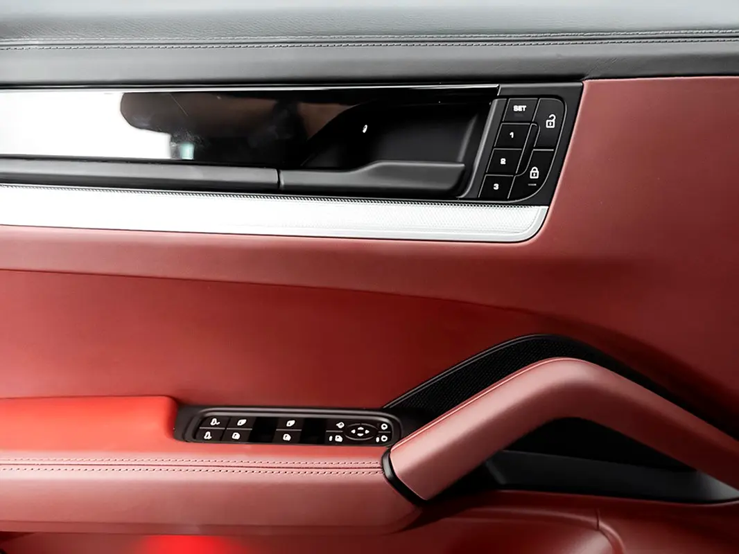 PORSCHE Cayenne Coupe 2024 - photo 12 - Import Émirats | International Cars