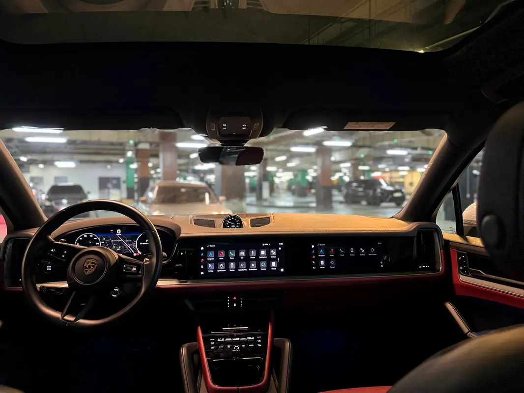 PORSCHE Cayenne Coupe 2024 - photo 3 - Import Émirats | International Cars