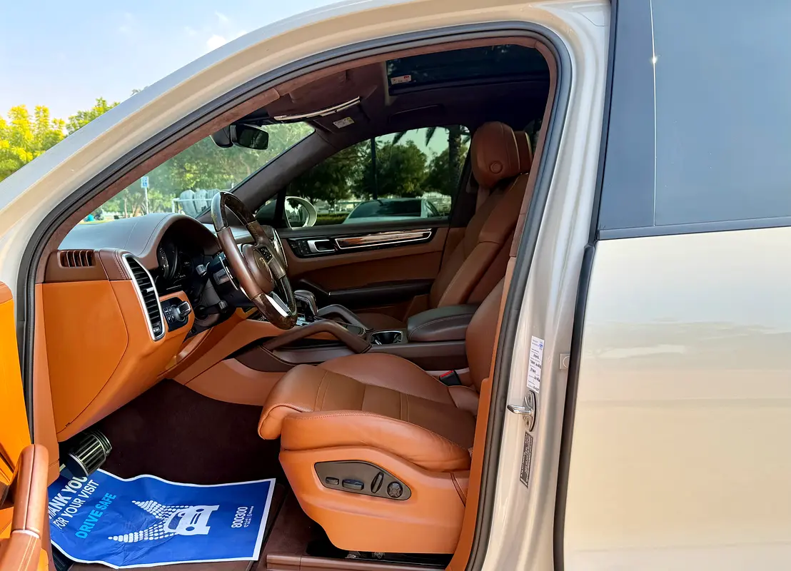 PORSCHE Cayenne GTS 2022 - photo 10 - Import Émirats | International Cars