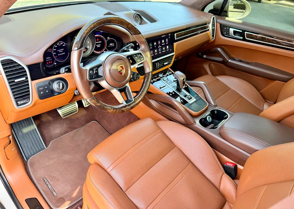 PORSCHE Cayenne GTS 2022 - photo 11 - Import Émirats | International Cars