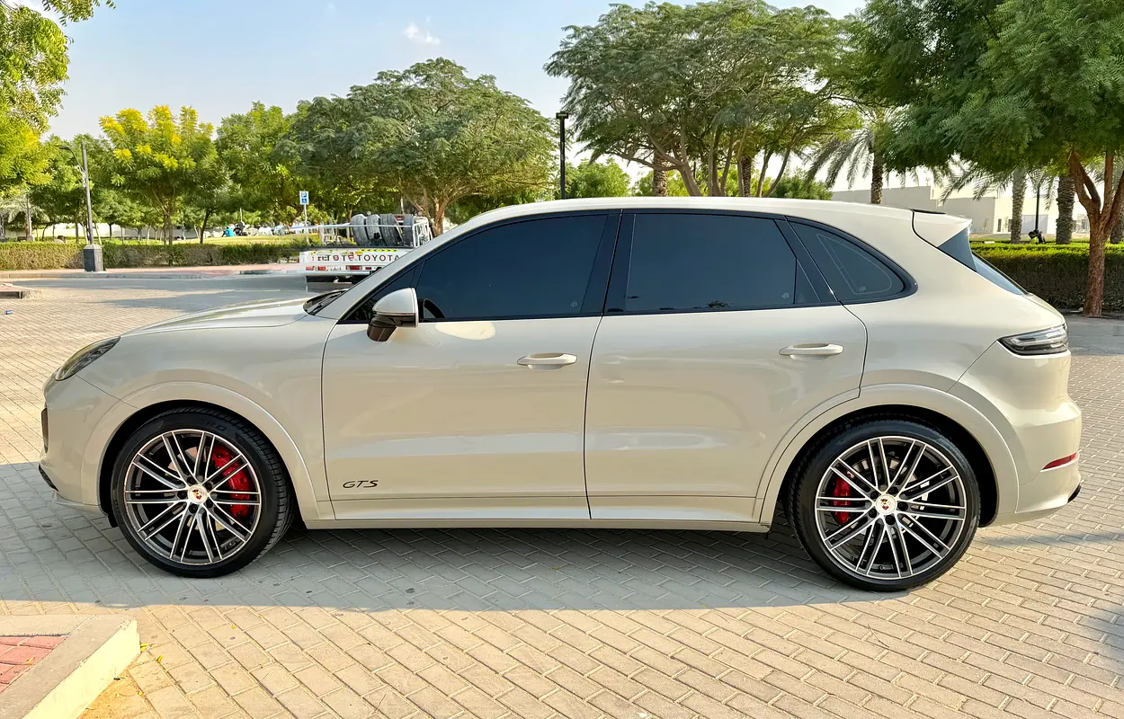 PORSCHE Cayenne GTS 2022 - photo 5 - Import Émirats | International Cars