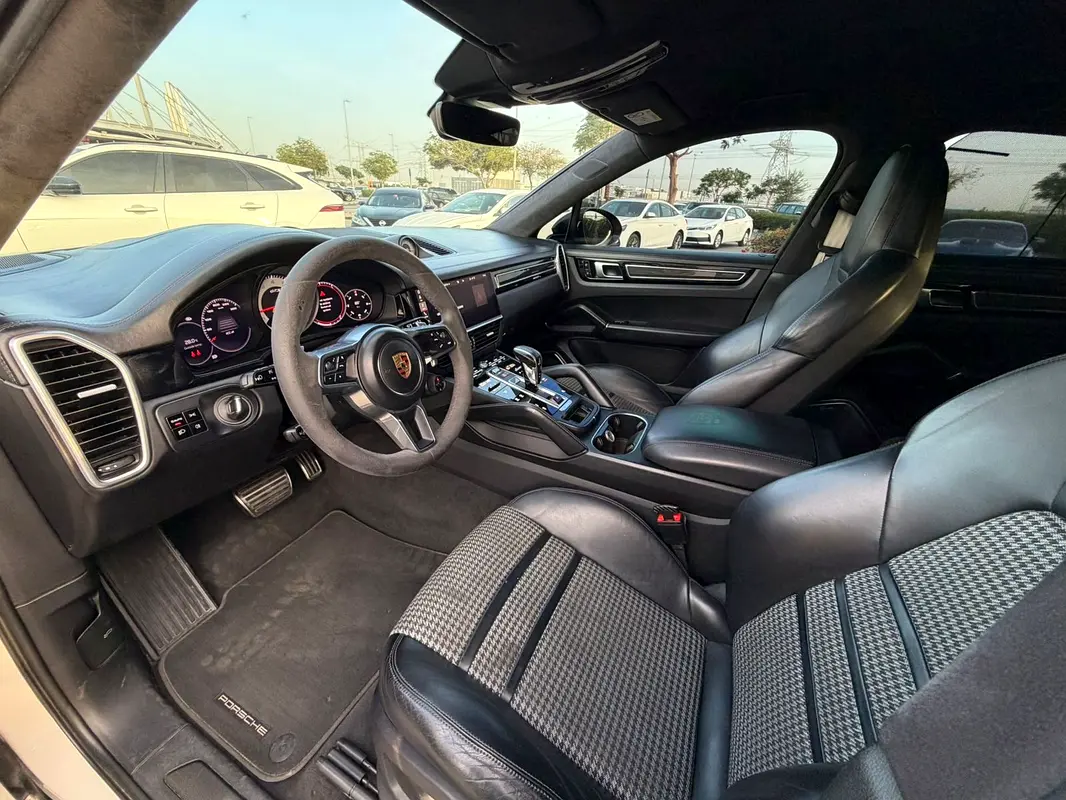 PORSCHE Cayenne GTS 2021 - photo 5 - Import Émirats | International Cars