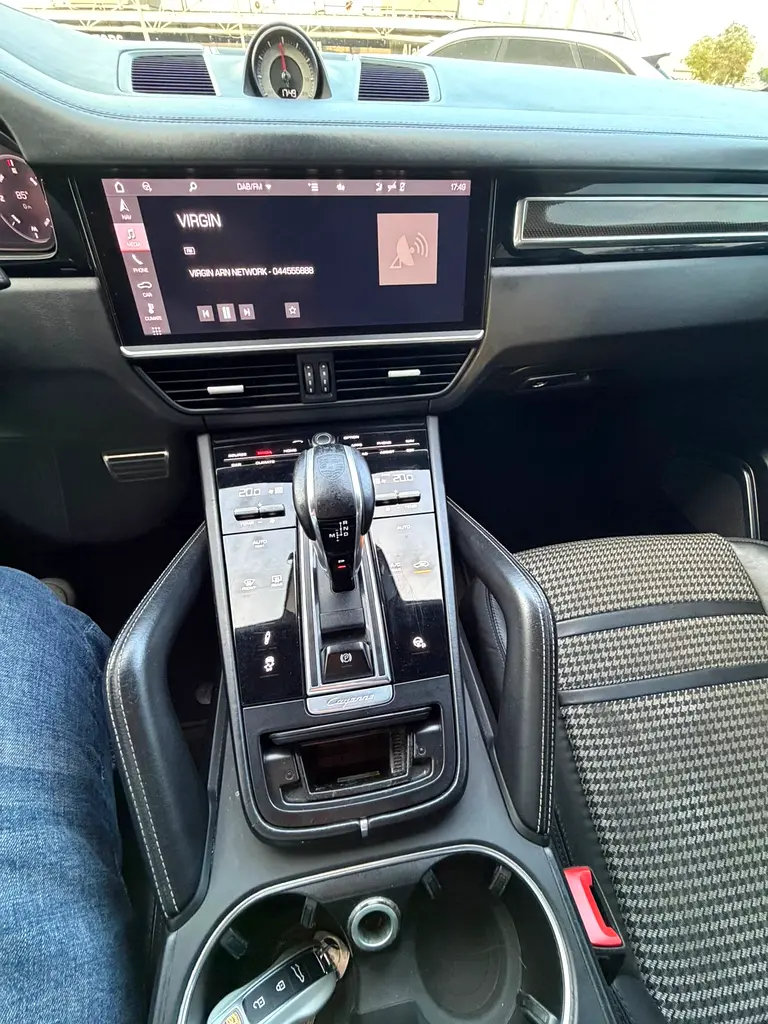 PORSCHE Cayenne GTS 2021 - photo 6 - Import Émirats | International Cars