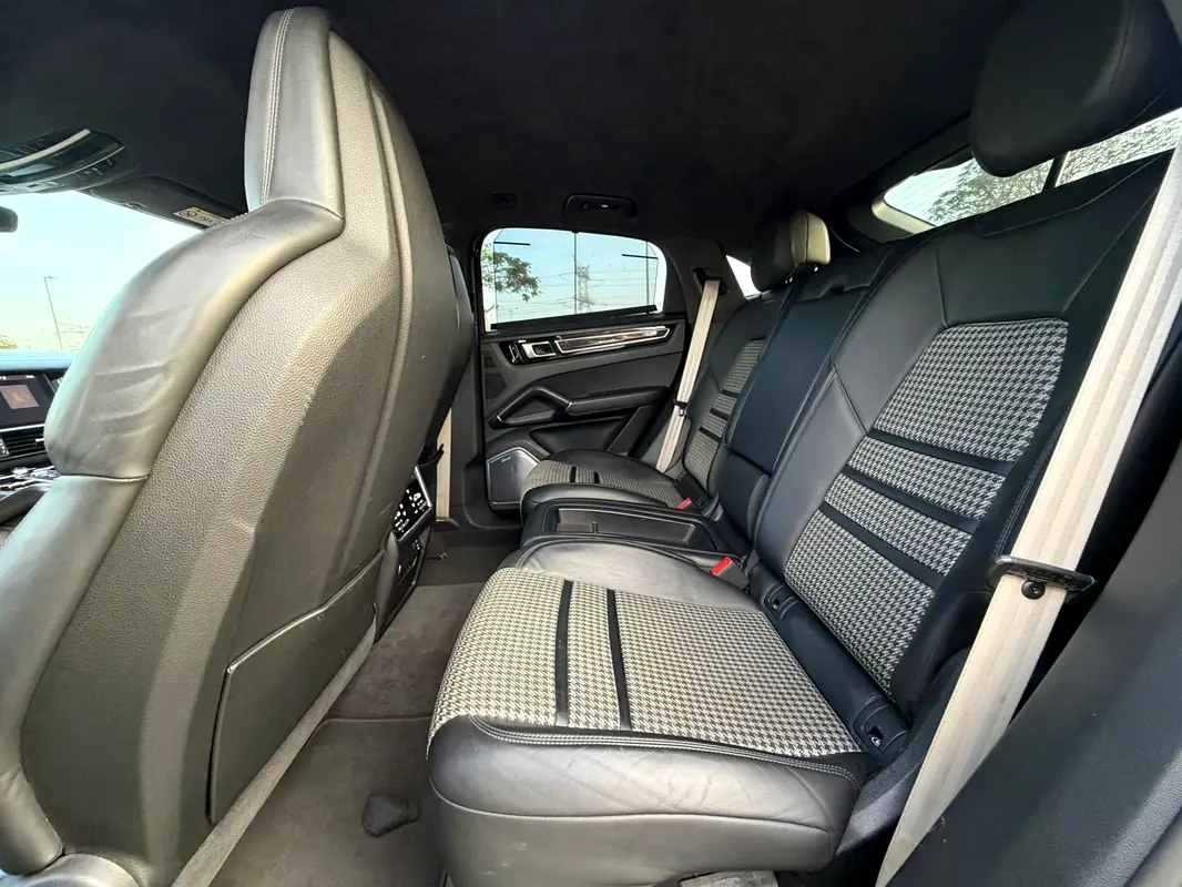 PORSCHE Cayenne GTS 2021 - photo 7 - Import Émirats | International Cars