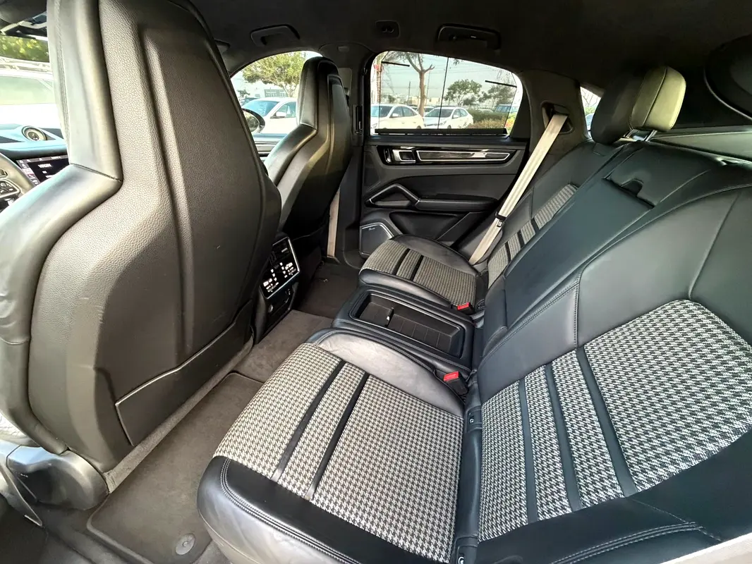 PORSCHE Cayenne GTS 2021 - photo 8 - Import Émirats | International Cars