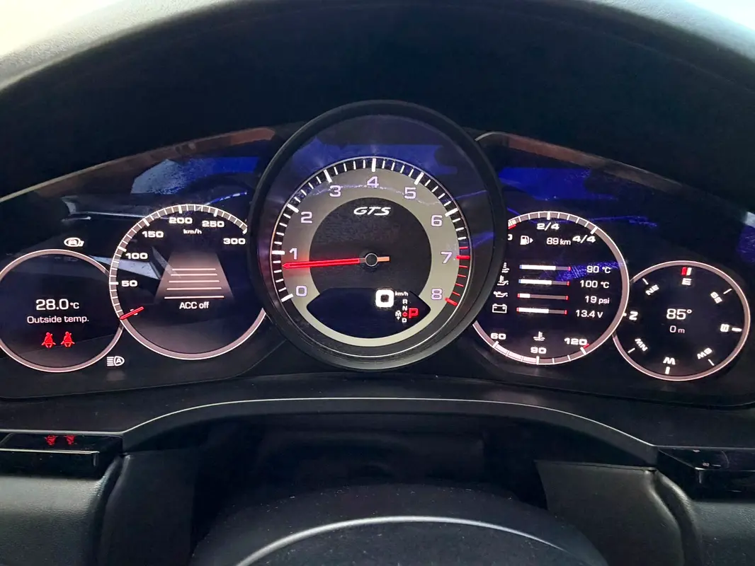 PORSCHE Cayenne GTS 2021 - photo 9 - Import Émirats | International Cars