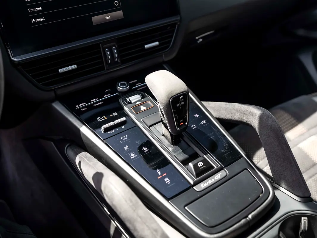 PORSCHE Cayenne Turbo GT 2022 - photo 12 - Import Émirats | International Cars