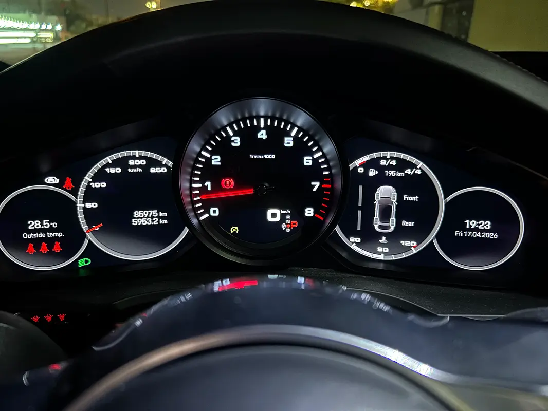 PORSCHE Cayenne Platinum Edition 2023 - photo 4 - Import Émirats | International Cars