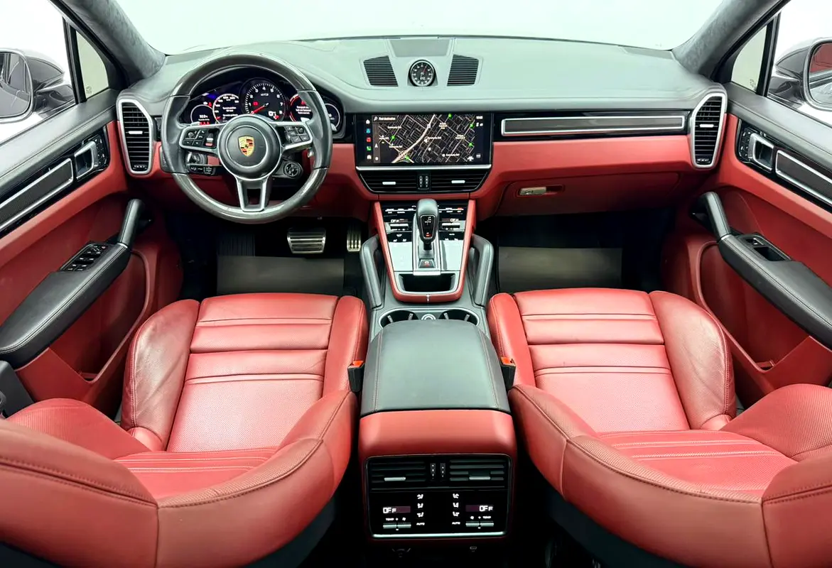 PORSCHE Cayenne GTS 2023 - photo 10 - Import Émirats | International Cars