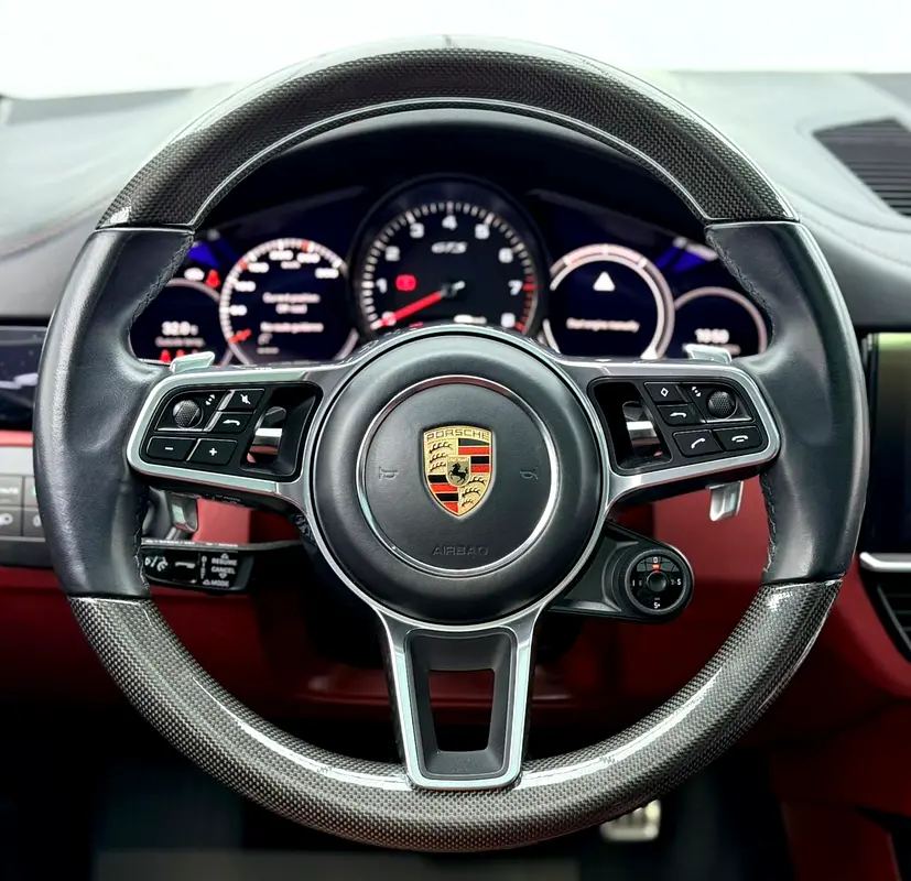 PORSCHE Cayenne GTS 2023 - photo 8 - Import Émirats | International Cars