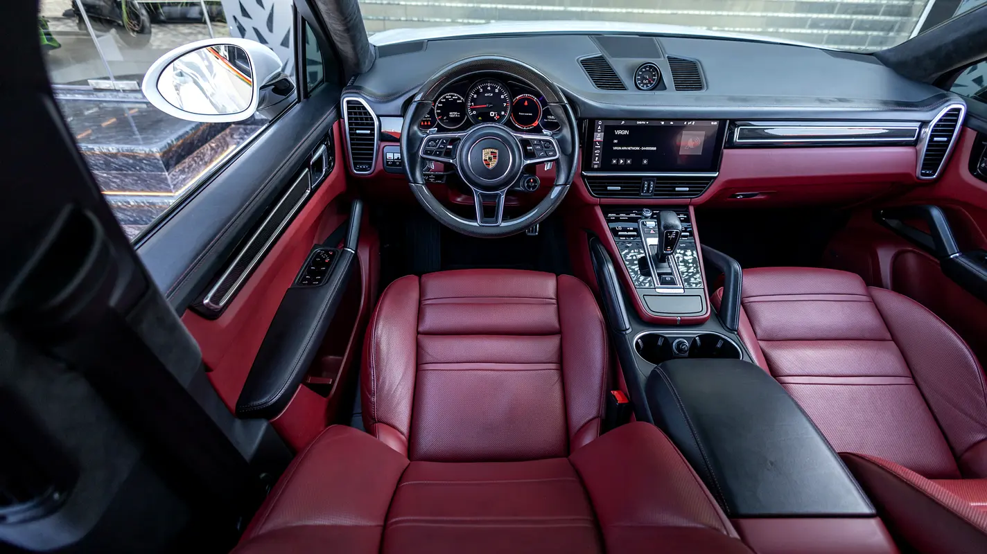 PORSCHE Cayenne GTS 2021 - photo 10 - Import Émirats | International Cars