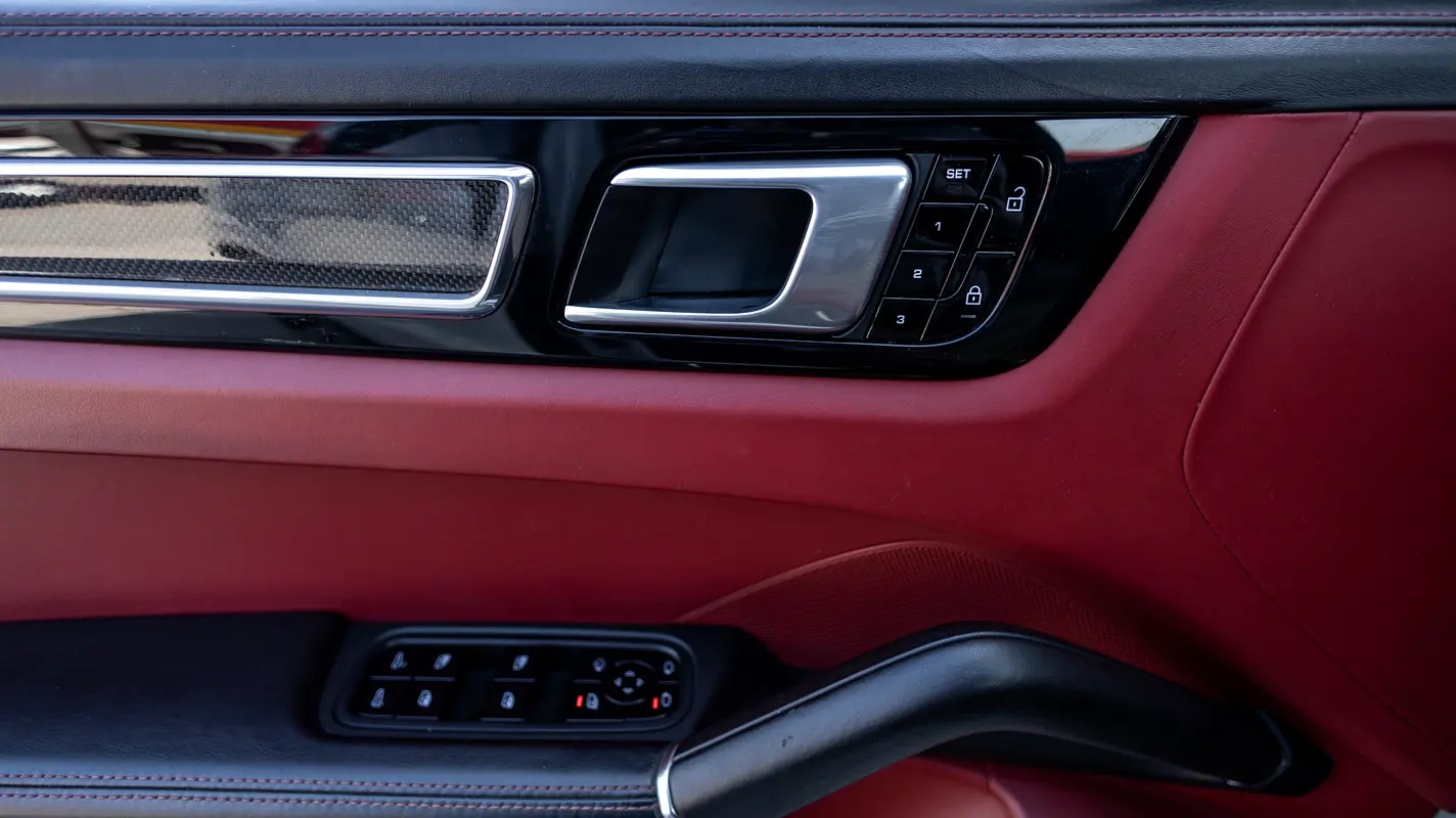 PORSCHE Cayenne GTS 2021 - photo 7 - Import Émirats | International Cars