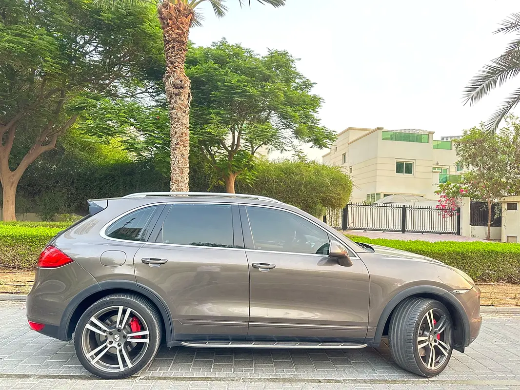 PORSCHE Cayenne Turbo 2011 - photo 12 - Import Émirats | International Cars
