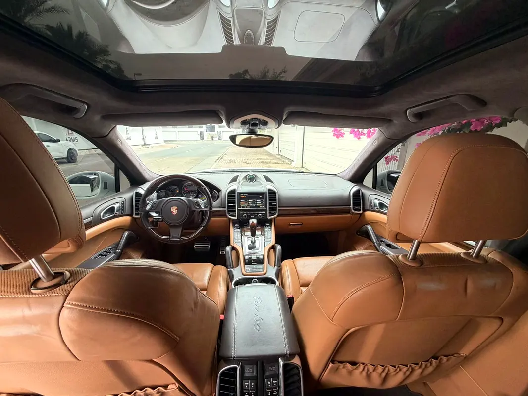 PORSCHE Cayenne Turbo 2013 - photo 12 - Import Émirats | International Cars