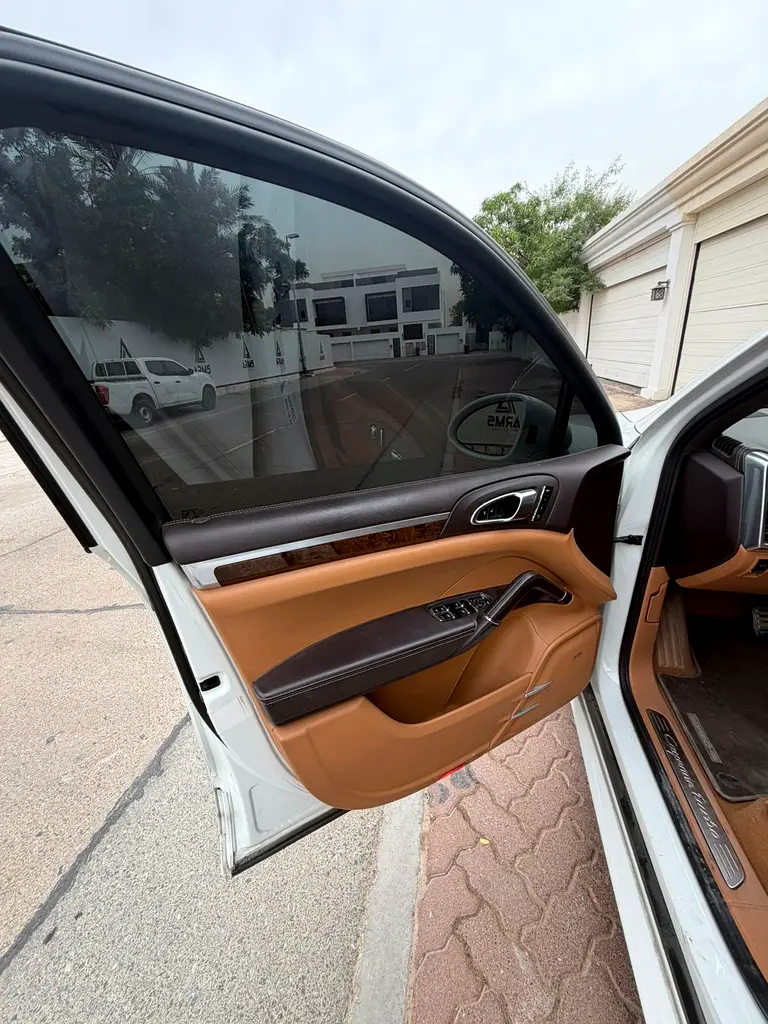 PORSCHE Cayenne Turbo 2013 - photo 8 - Import Émirats | International Cars