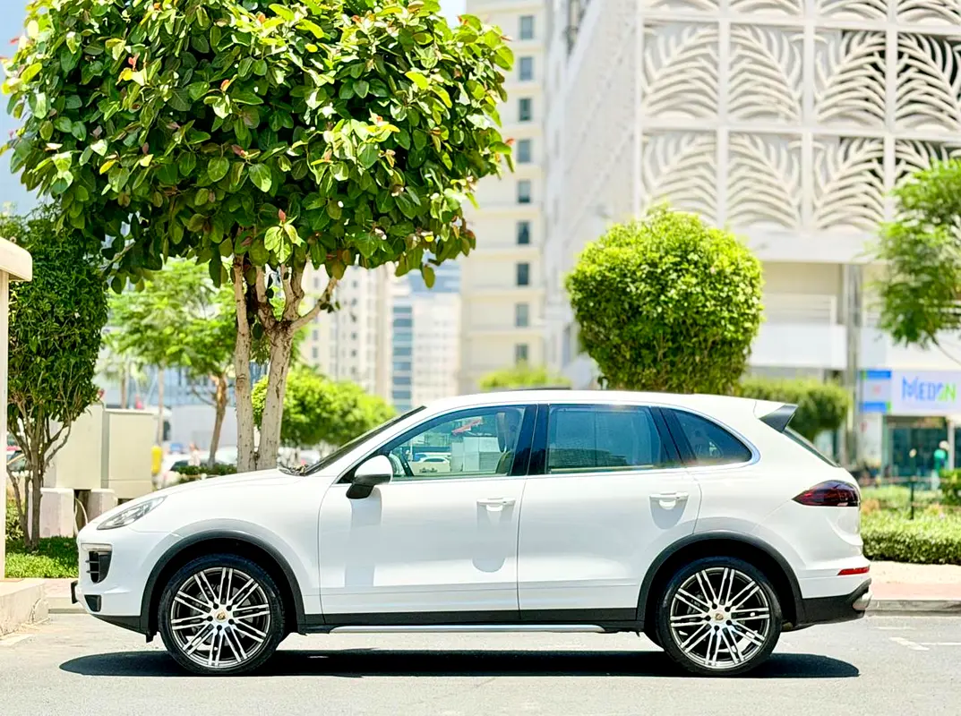 PORSCHE Cayenne S 2015 - photo 8 - Import Émirats | International Cars