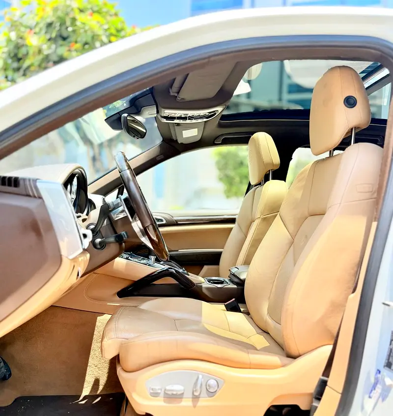 PORSCHE Cayenne S 2015 - photo 9 - Import Émirats | International Cars