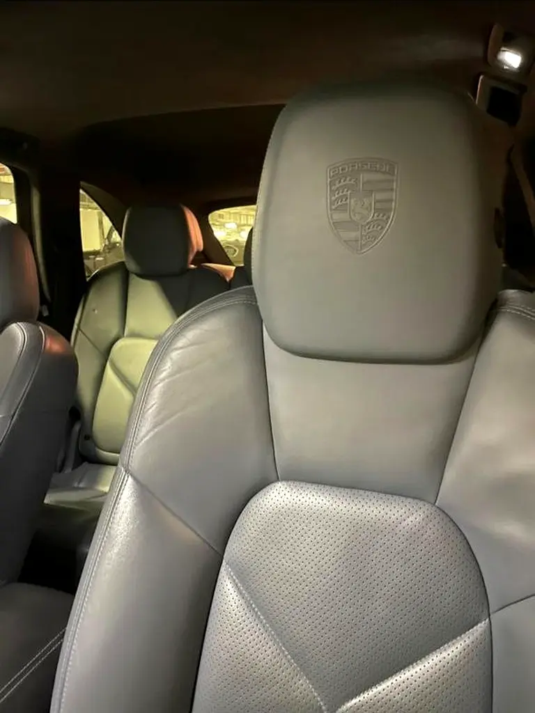 PORSCHE Cayenne GTS