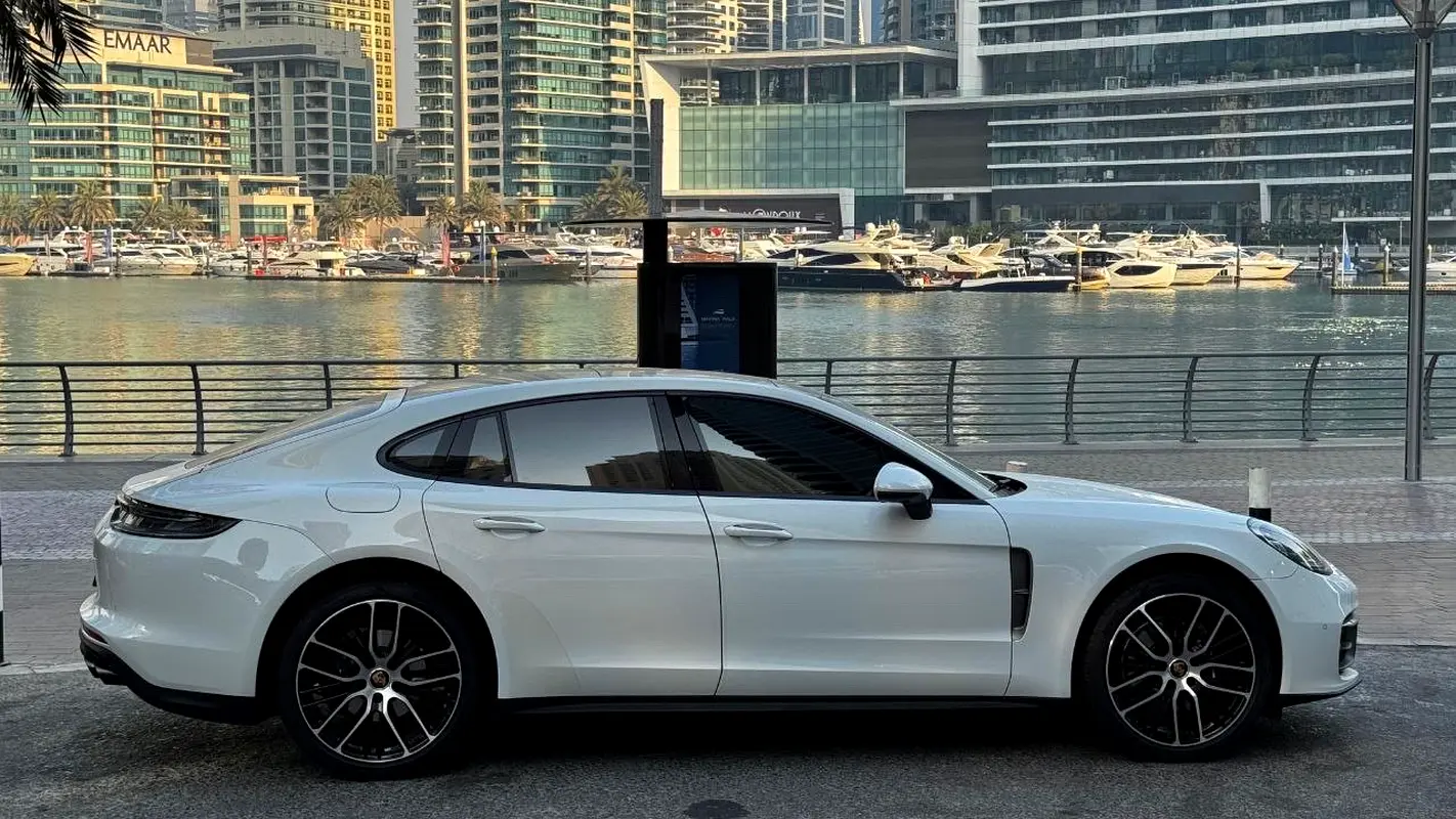 PORSCHE Panamera 4 Platinum Edition 2023 - photo 2 - Import Émirats | International Cars