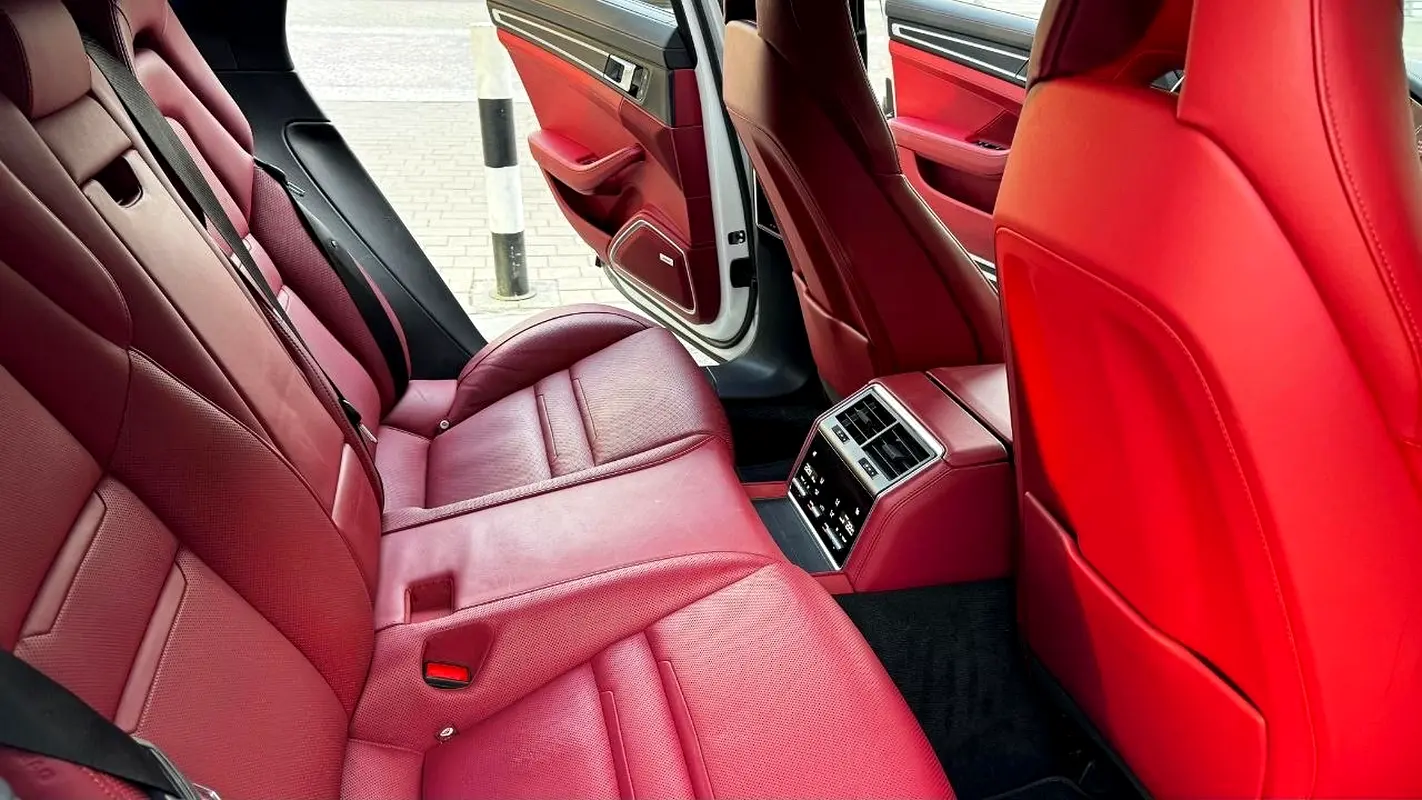 PORSCHE Panamera 4 Platinum Edition 2023 - photo 9 - Import Émirats | International Cars