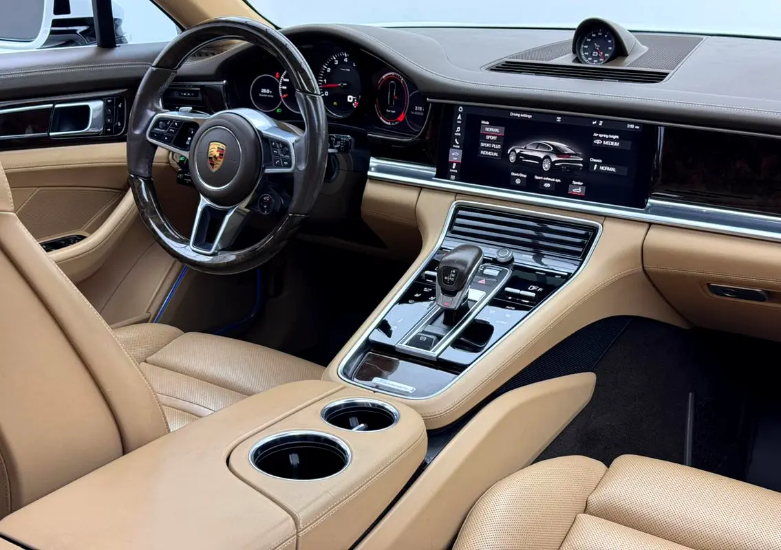 PORSCHE Panamera 4S 2018 - photo 11 - Import Émirats | International Cars