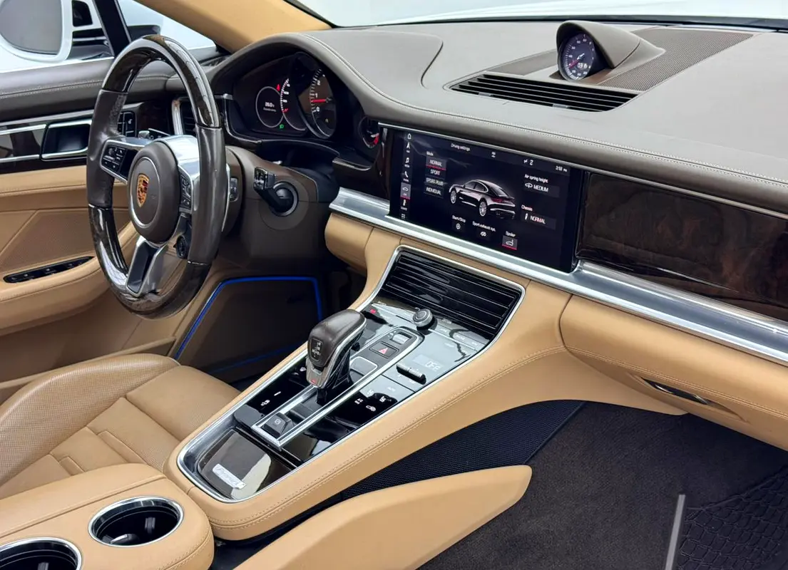 PORSCHE Panamera 4S 2018 - photo 7 - Import Émirats | International Cars