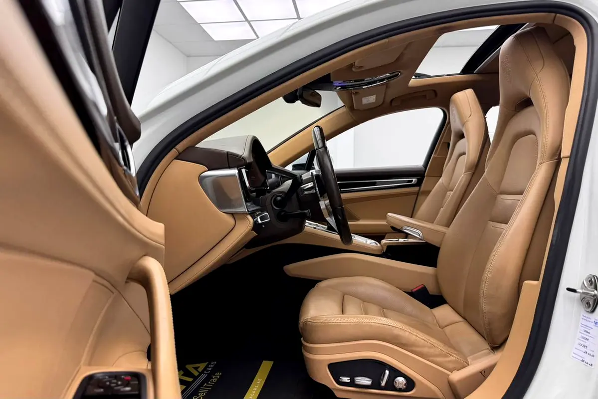 PORSCHE Panamera 4S 2018 - photo 8 - Import Émirats | International Cars