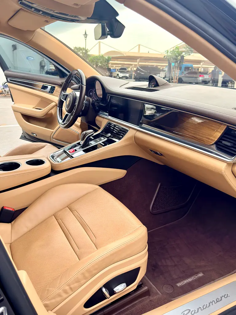 PORSCHE Panamera Standard 2017 - photo 10 - Import Émirats | International Cars