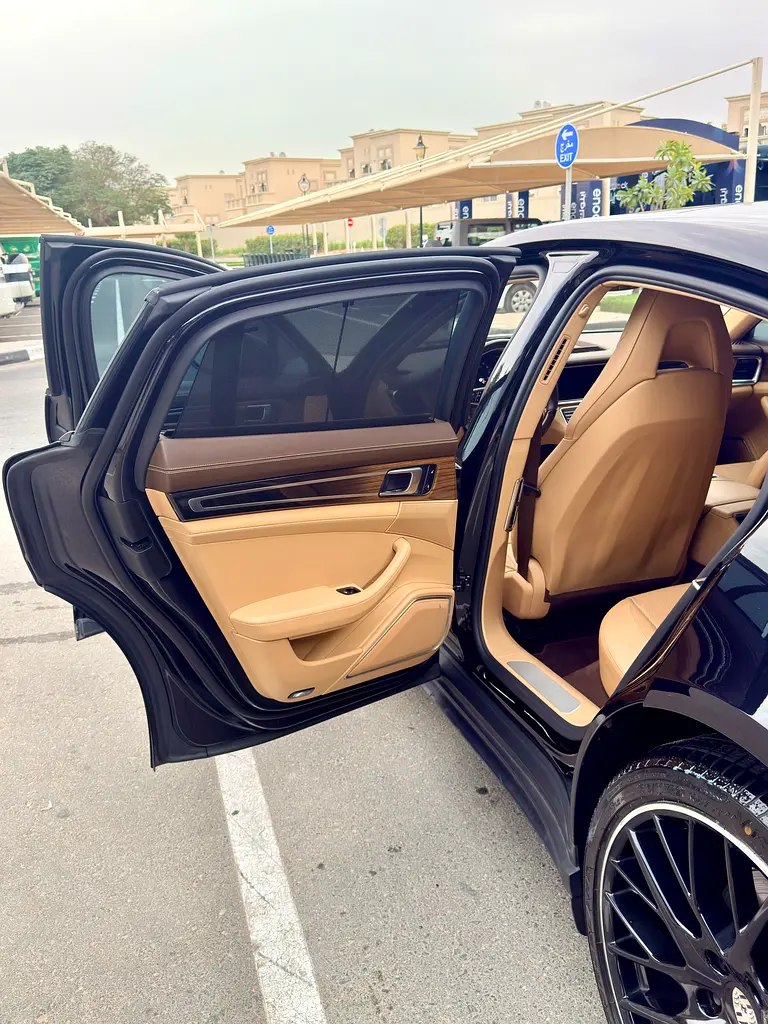 PORSCHE Panamera Standard 2017 - photo 12 - Import Émirats | International Cars