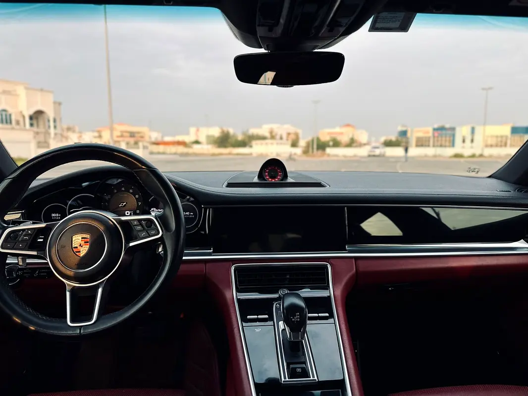 PORSCHE Panamera Standard 2019 - photo 12 - Import Émirats | International Cars