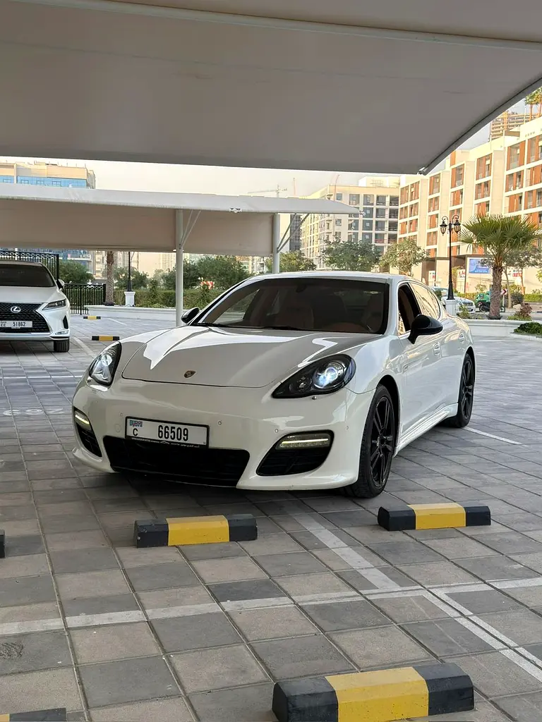 PORSCHE Panamera 4S 2012 - photo 2 - Import Émirats | International Cars