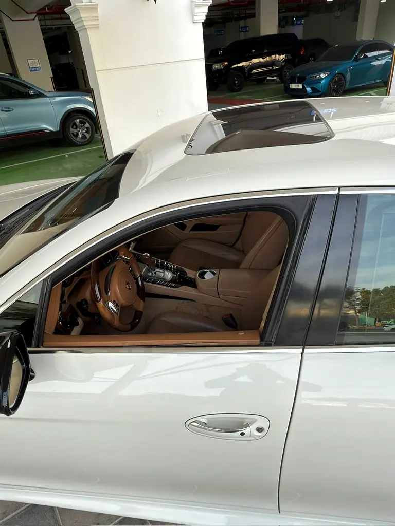 PORSCHE Panamera 4S 2012 - photo 5 - Import Émirats | International Cars